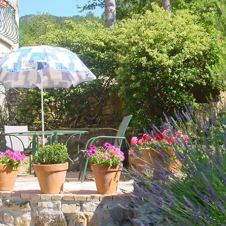 Les Rochers Couette-café 4*