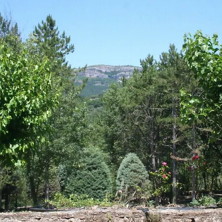 Les Rochers Couette-café 4*