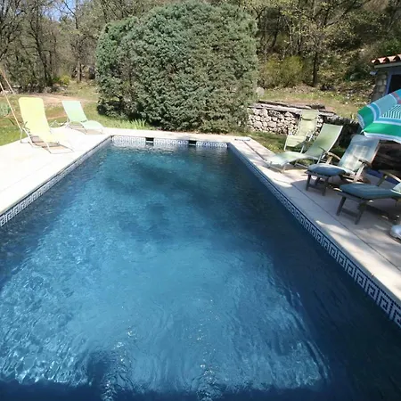 Les Rochers Couette-café 4*